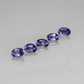 カラットの天然バイオレットブルーアイオライト（7.1×5.1 mm・オーバルカット）
