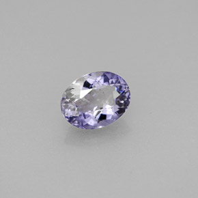 0.75カラットの天然バイオレットアイオライト（6.8×5.2 mm・オーバルカット）
