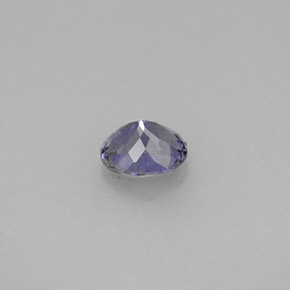 0.49カラットの天然バイオレットアイオライト（5.7×4.8 mm・オーバルカット）