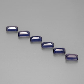 カラットの天然バイオレットブルーアイオライト（5.9×4 mm・エメラルドカット）