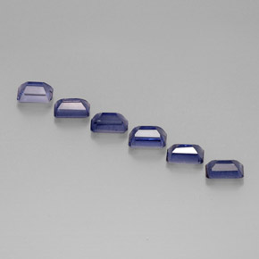 カラットの天然バイオレットブルーアイオライト（5.9×4 mm・エメラルドカット）