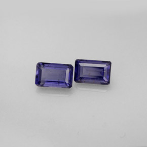 カラットの天然バイオレットブルーアイオライト（5.9×3.9 mm・エメラルドカット）