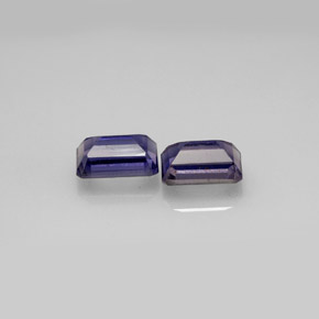カラットの天然バイオレットブルーアイオライト（5.9×3.9 mm・エメラルドカット）