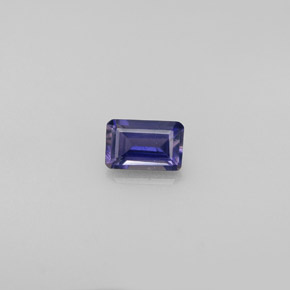 0.50カラットの天然バイオレットブルーアイオライト（6.1×3.9 mm・エメラルドカット）