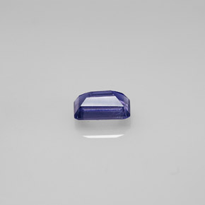0.50カラットの天然バイオレットブルーアイオライト（6.1×3.9 mm・エメラルドカット）