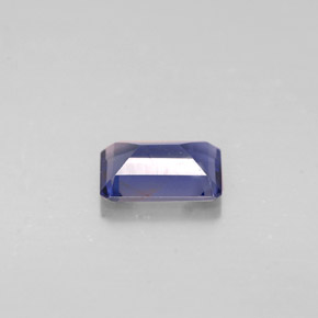 0.42カラットの天然バイオレットブルーアイオライト（6×4.1 mm・エメラルドカット）
