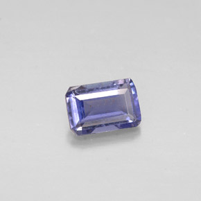 0.46カラットの天然バイオレットブルーアイオライト（5.8×4 mm・エメラルドカット）