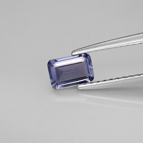 0.45カラットの天然バイオレットブルーアイオライト（5.8×4 mm・エメラルドカット）