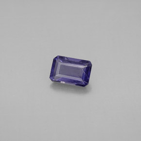 0.51カラットの天然バイオレットブルーアイオライト（6×4.1 mm・エメラルドカット）