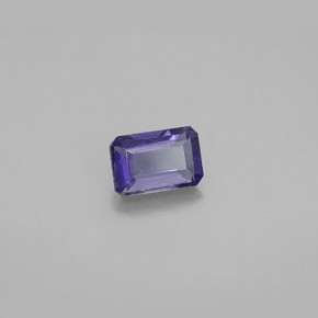 0.51カラットの天然バイオレットブルーアイオライト（6×4.1 mm・エメラルドカット）