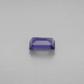 0.51カラットの天然バイオレットブルーアイオライト（6×4.1 mm・エメラルドカット）