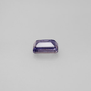 0.52カラットの天然バイオレットブルーアイオライト（5.8×3.8 mm・エメラルドカット）
