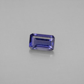 0.50カラットの天然バイオレットブルーアイオライト（6×3.9 mm・エメラルドカット）