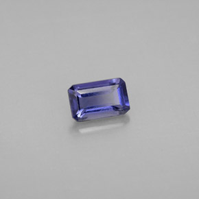 0.50カラットの天然バイオレットブルーアイオライト（6×3.9 mm・エメラルドカット）