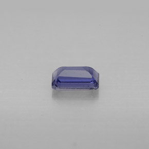 0.50カラットの天然バイオレットブルーアイオライト（6×3.9 mm・エメラルドカット）