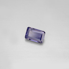 0.45カラットの天然バイオレットブルーアイオライト（6×4 mm・エメラルドカット）