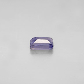 0.48カラットの天然バイオレットブルーアイオライト（5.8×3.9 mm・エメラルドカット）