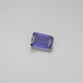0.44カラットの天然バイオレットブルーアイオライト（5.8×4 mm・エメラルドカット）