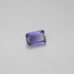 0.44カラットの天然バイオレットブルーアイオライト（5.8×4 mm・エメラルドカット）