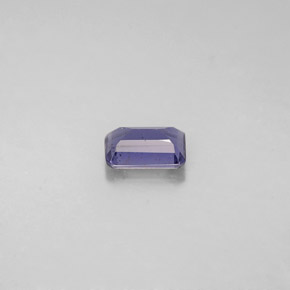 0.44カラットの天然バイオレットブルーアイオライト（5.8×4 mm・エメラルドカット）