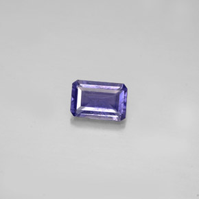 0.50カラットの天然バイオレットブルーアイオライト（6.1×4.1 mm・エメラルドカット）