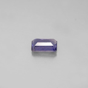 0.50カラットの天然バイオレットブルーアイオライト（6.1×4.1 mm・エメラルドカット）