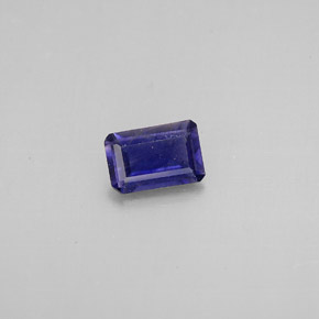 0.36カラットの天然バイオレットブルーアイオライト（5.9×4 mm・エメラルドカット）