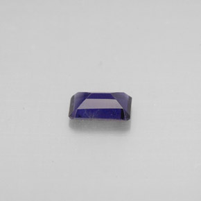 0.36カラットの天然バイオレットブルーアイオライト（5.9×4 mm・エメラルドカット）
