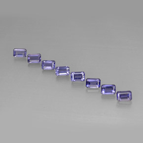 カラットの天然バイオレットブルーアイオライト（6.1×4 mm・エメラルドカット）