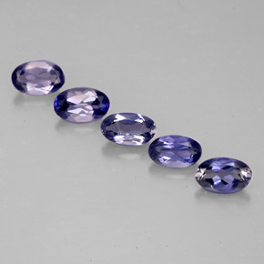 カラットの天然バイオレットブルーアイオライト（4.9×3.1 mm・オーバルカット）