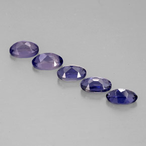カラットの天然バイオレットブルーアイオライト（4.9×3.1 mm・オーバルカット）