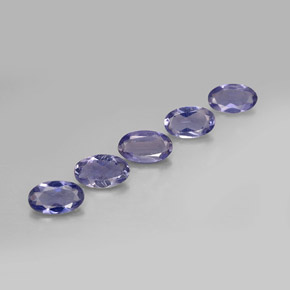 カラットの天然バイオレットブルーアイオライト（5.4×3.2 mm・オーバルカット）