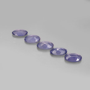 カラットの天然バイオレットブルーアイオライト（5.4×3.2 mm・オーバルカット）