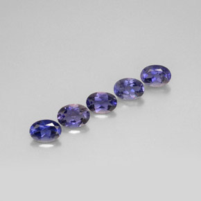 カラットの天然バイオレットブルーアイオライト（6.9×5 mm・オーバルカット）