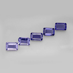 カラットの天然バイオレットブルーアイオライト（5.8×3.9 mm・エメラルドカット）