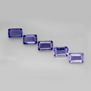 カラットの天然バイオレットブルーアイオライト（5.8×3.9 mm・エメラルドカット）