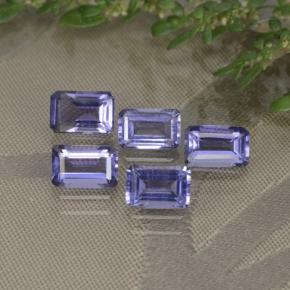 2.58カラットの天然ディープパープルアイオライト（6.1×3.9 mm・エメラルドカット）