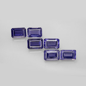 カラットの天然バイオレットブルーアイオライト（6.1×4.1 mm・エメラルドカット）