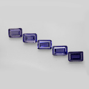 カラットの天然バイオレットブルーアイオライト（5.9×4 mm・エメラルドカット）