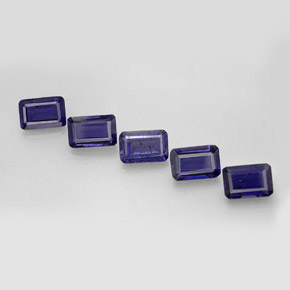 カラットの天然バイオレットブルーアイオライト（6.1×4 mm・エメラルドカット）