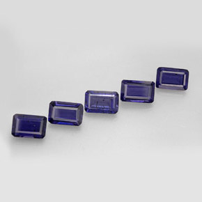 カラットの天然バイオレットブルーアイオライト（6.1×4 mm・エメラルドカット）