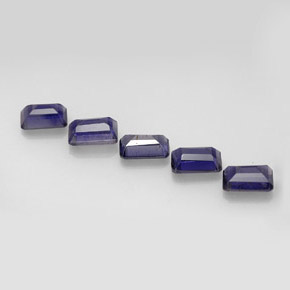 カラットの天然バイオレットブルーアイオライト（6.1×4 mm・エメラルドカット）