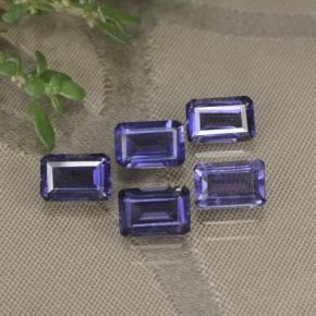 2.77カラットの天然濃い青がかった紫アイオライト（6×4 mm・エメラルドカット）