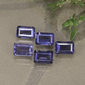 2.77カラットの天然濃い青がかった紫アイオライト（6×4 mm・エメラルドカット）
