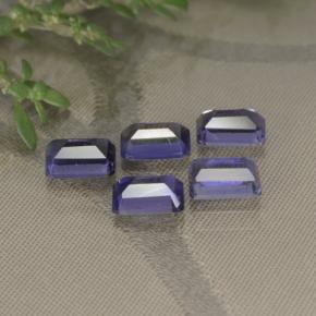 2.77カラットの天然濃い青がかった紫アイオライト（6×4 mm・エメラルドカット）