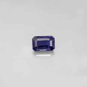 0.57カラットの天然バイオレットブルーアイオライト（6.1×4.1 mm・エメラルドカット）