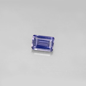 0.57カラットの天然バイオレットブルーアイオライト（6.1×4.2 mm・エメラルドカット）