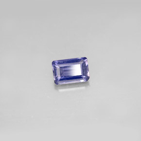 0.57カラットの天然バイオレットブルーアイオライト（6.1×4.2 mm・エメラルドカット）