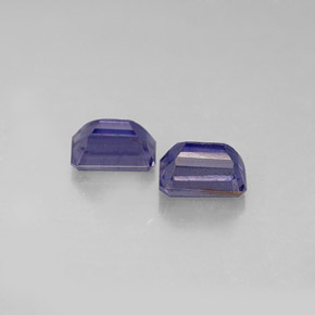 カラットの天然バイオレットブルーアイオライト（6×4 mm・エメラルドカット）