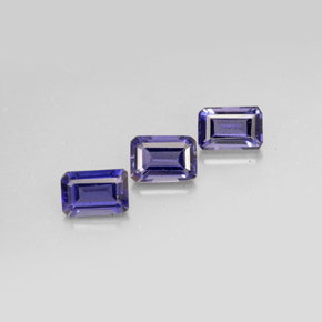 カラットの天然バイオレットブルーアイオライト（5.9×4.2 mm・エメラルドカット）
